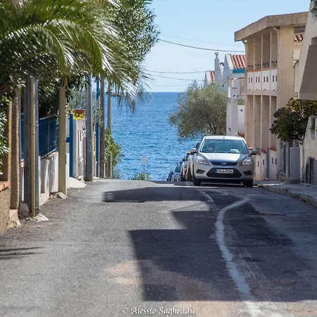 Casa Mary, A Pochi Passi Dal Mare Iun R9437 דירה *