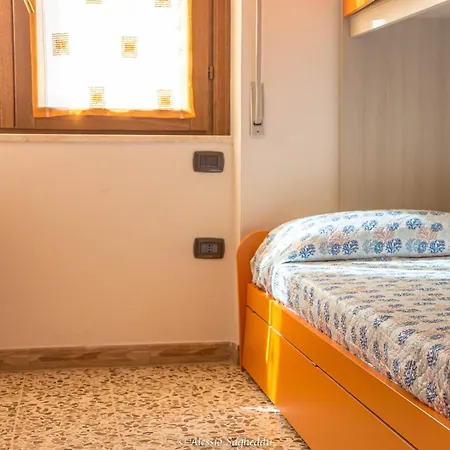 Casa Mary, A Pochi Passi Dal Mare Iun R9437 דירה